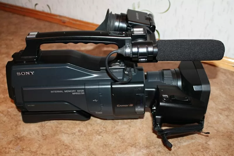 Видеокамера SONY DCR-SD1000