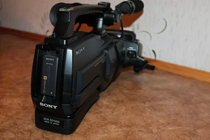Видеокамера SONY DCR-SD1000 2